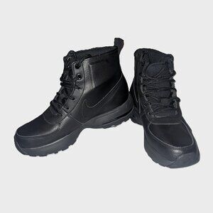 NWOT Nike Big boys Manoa LTR Black Boot